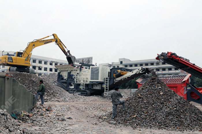 江蘇南京時產100噸履帶移動式建築垃圾處理生產線